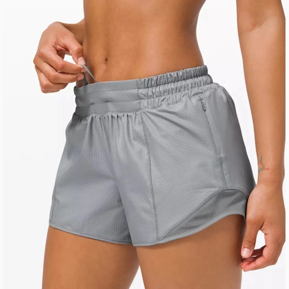 Lululemon Hotty Hot LR 4” Shorts Emboss Rhino Grey